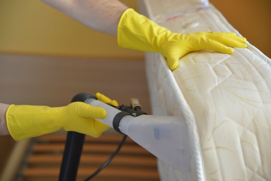 https://chistybrat.by/wp-content/uploads/2026/04/mattress-cleaning-3.jpg